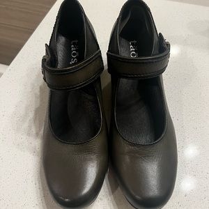Taos shoes size 6.5